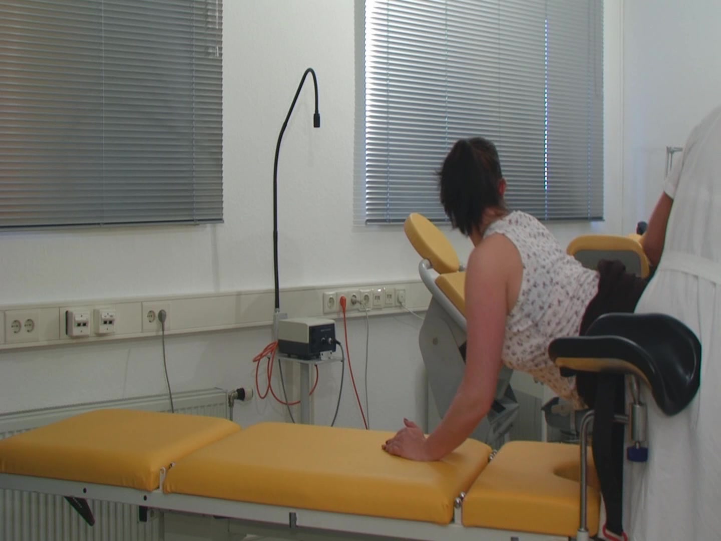 Фистинг на приеме у гинеколога - порно видео на riosalon.ru